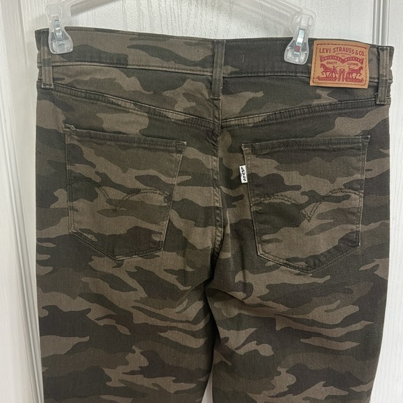 Levi’s 311 Shaping Skinny Jeans, Size 30 x 30, Color: Olive Camo - Picture 5 of 7
